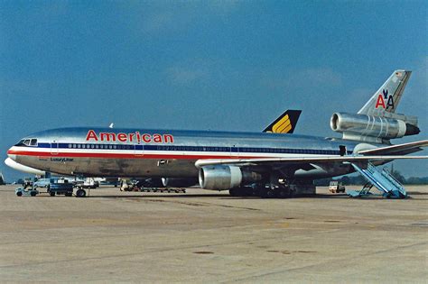 McDonnell Douglas DC-10 widebody trijet aircraft