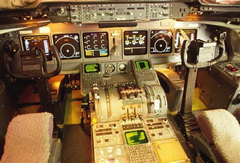 McDonnell Douglas MD-11 glass cockpit flight deck