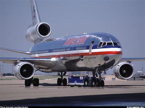 McDonnell Douglas MD-11 in American Airlines livery during climb-out