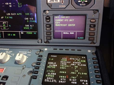MD-11 flight management computer control display unit cockpit avionics