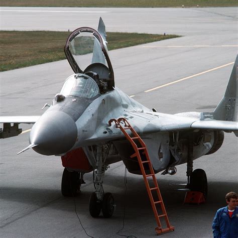 mig-29 dogfight maneuvers