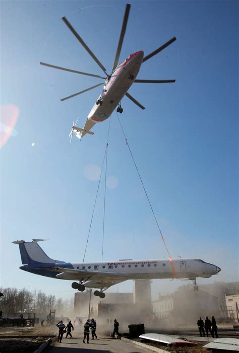 Mig Mi-26 helicopter transporting a Tupolev Tu-134 airliner