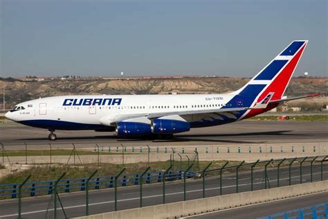 modern-cubana-il-96-havana-airport-terminal