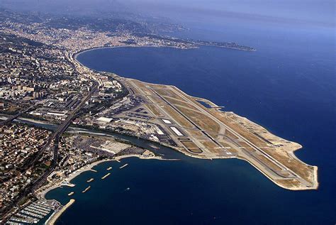 nice côte d’azur airport runway air traffic summer rush