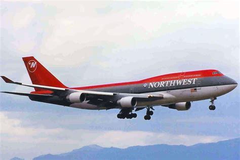 Northwest Airlines Boeing 747 aircraft at Shanghai Pudong International Airport in 2006