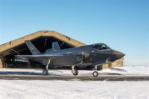 Norwegian F-35 pilots preparing mission data for JDAM strike training