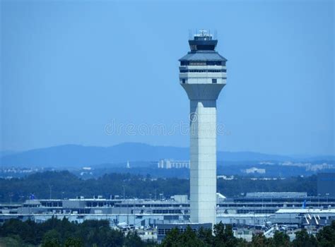observation tower at Udvar-Hazy overlooking Dulles Airport