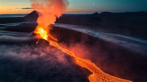 overcrowded hiking trail in Iceland’s protected landscape highlighting over-tourism