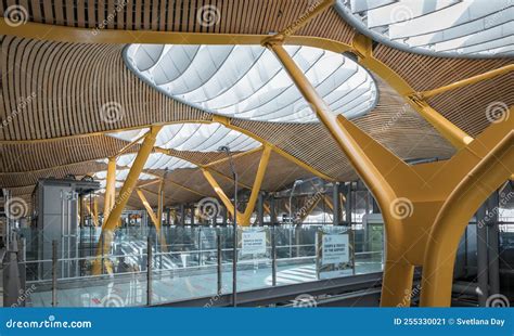 overcrowded terminal at madrid barajas airport due to ryanair rerouting