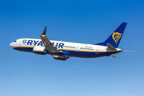 passengers at alicante airport boarding ryanair flight