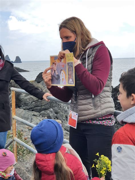 pedestrian family tour in Aberdeen old town sustainable tourism
