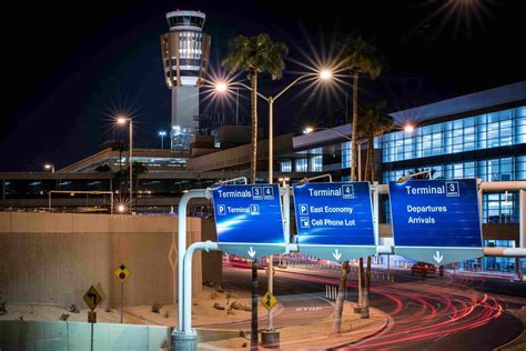 Phoenix Sky Harbor Terminal 4 American Airlines aircraft