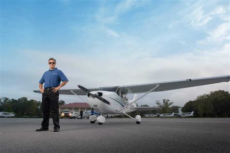 pilot adjusting airspeed before short field landing