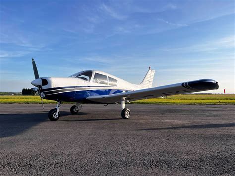 Piper Cherokee 140 on grass strip