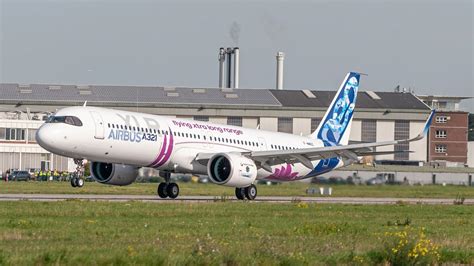 pratt & whitney pw1100g engine on a321xlr aircraft