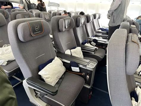 premium economy seats onboard boeing 787