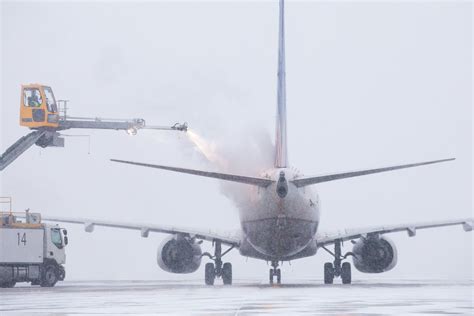 private jet deicing winter operations transatlantic airport