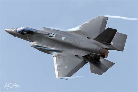 Protest banners against F-35 deployment outside Komatsu Air Base, 2025