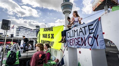 protest banners near Schiphol against aircraft noise and flight pollution