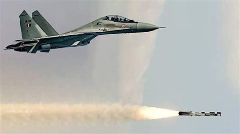 prototype AI-assisted fighter jet demonstrating automated missile evasion in test flight