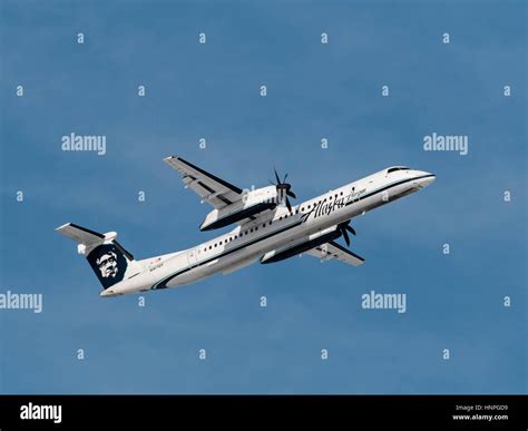 q400 turboprop regional aircraft approaching short runway near mountains