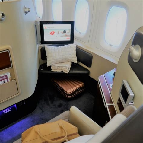 Qantas Airbus A380 first class suite luxury dining service