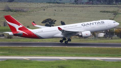 Qantas and Viasat officials in press event announcing international WiFi rollout