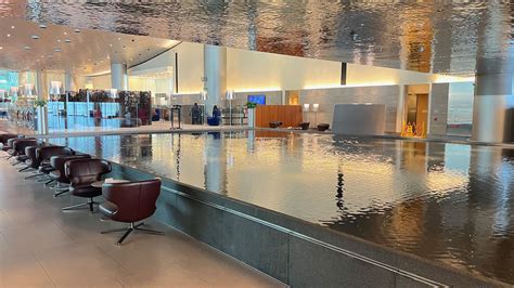 qatar airways al mourjan south lounge water feature