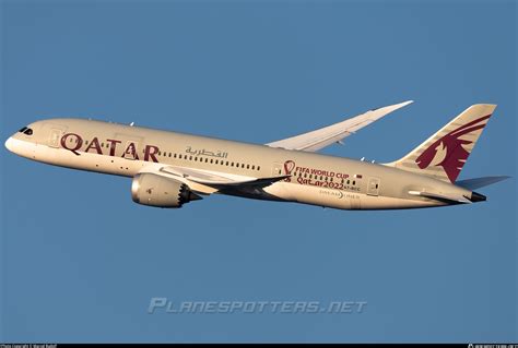 Qatar Airways Boeing 787-8 approaching Hamad International Airport