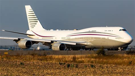 qatar amiri boeing 747-8 at palm beach international airport