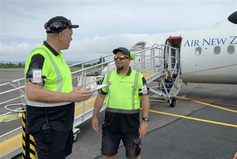 ramp crew coordinating aircraft turnaround with tight departure window during high-traffic operations