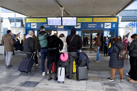 record passenger traffic at heathrow terminal 5 in 2025 peak season