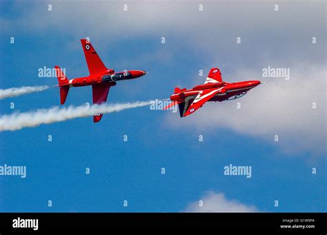 red arrows bae hawk performing aerial stunts