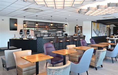 Red Mountain Grill restaurant interior at Birmingham Airport with busy staff during lunch rush
