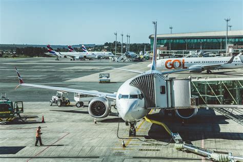 regional jets lineup busy airport apron short haul operations