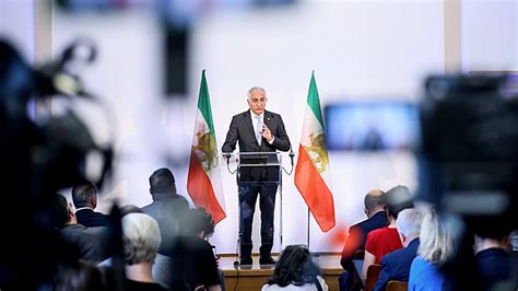 Reza Pahlavi speaking at US political event