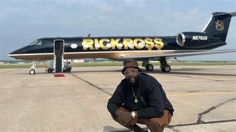 Rick Ross Gulfstream G550 black exterior gold logo Maybach Music Group jet