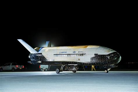 Robert Scherer’s NC-51 Starship on runway during SpaceShipOne chase mission prep