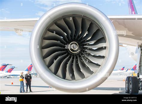 Rolls-Royce Trent 1000 engine mounted on Boeing 787 testbed aircraft
