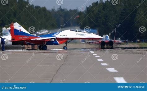 Russia swifts aerobatic team Hammerhead Turn