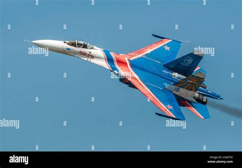 russian knights Su-27 Crossing Break