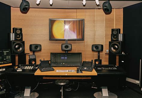 Ryan Tedder teaching songwriting on Studio.com