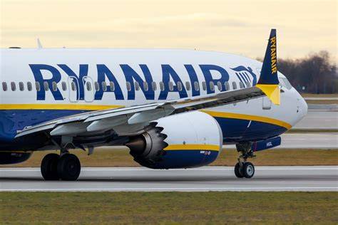 Ryanair Boeing 737 engine inspection after Thessaloniki window blowout