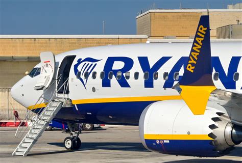 ryanair boeing 737 fleet at european secondary airport