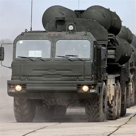 S-400 Triumf radar system contrasted with stealth bomber operations
