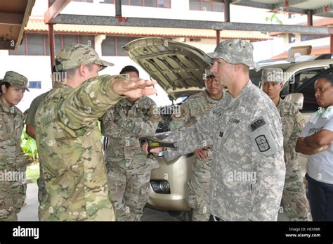 SENAN and U.S. Army officers during pre-drill planning session in Panama