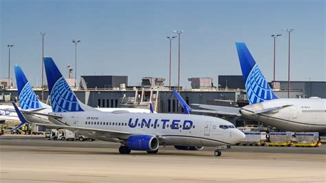 severe weather disrupting United Airlines operations at Dulles International Airport
