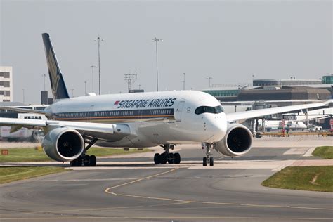 Singapore Airlines Airbus A350-900 arriving in Brisbane after long-haul Singapore service