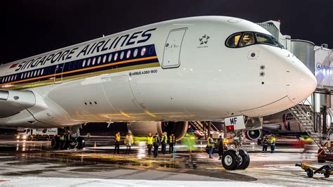 Singapore Airlines Airbus A350 cockpit crew during cruise over Asia