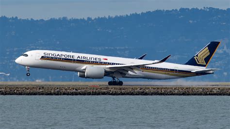 singapore airlines airbus A350 taxiing, symbolizing modern legacy fleet adaptation